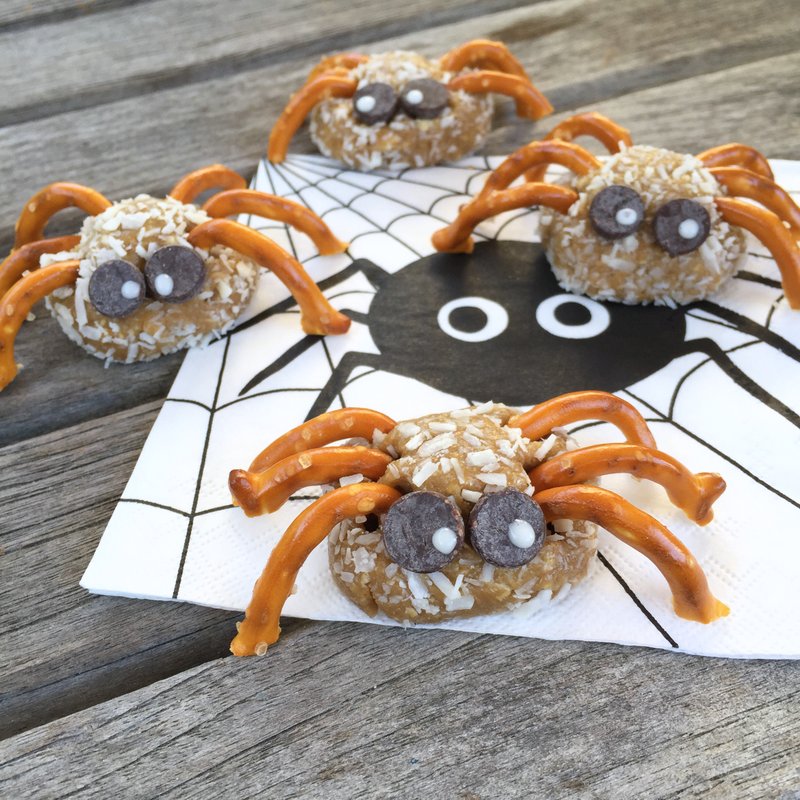Halloween desserts | spooky spiders | jennifer tyler lee | 52 new foods challenge | square