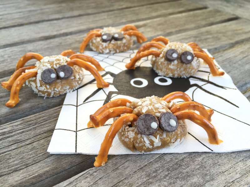 easy halloween cookies | spooky spiders | jennifer tyler lee | 52 new foods challenge | horizontal